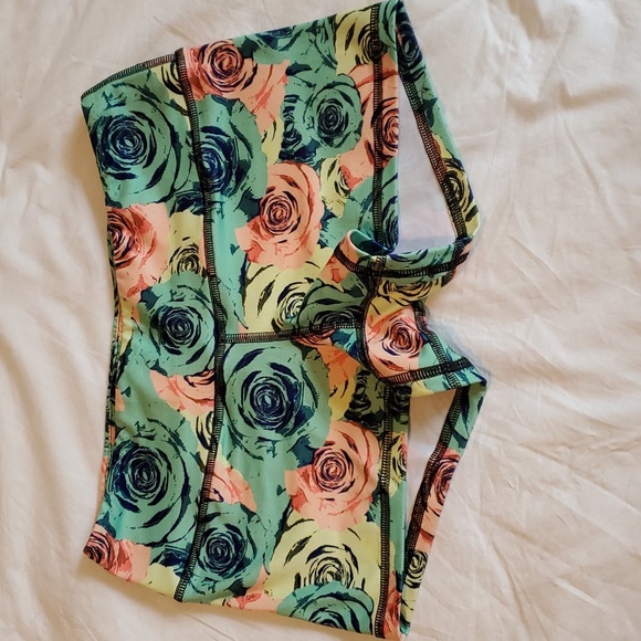 FLEO Rare Roses NWOT - Picture 2 of 3